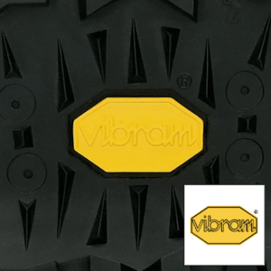 Protišmyková podrážka Vibram na pilčíckych topánkach HAIX pre maximálnu stabilitu v lese.