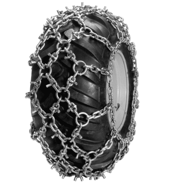 Záberové reťaze Superstud 160 s masívnymi 19 mm U-hrotmi na kolese lesného stroja.