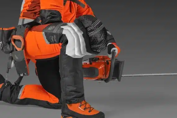 detail ochranných vrstiev proti prerezaniu na kolenách husqvarna technical extreme