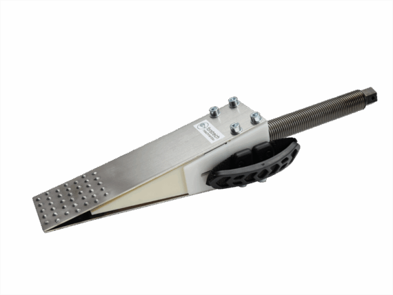 Výkonný mechanický kálací klin Forstreich TR 30-AQ s nosnosťou 25 ton.