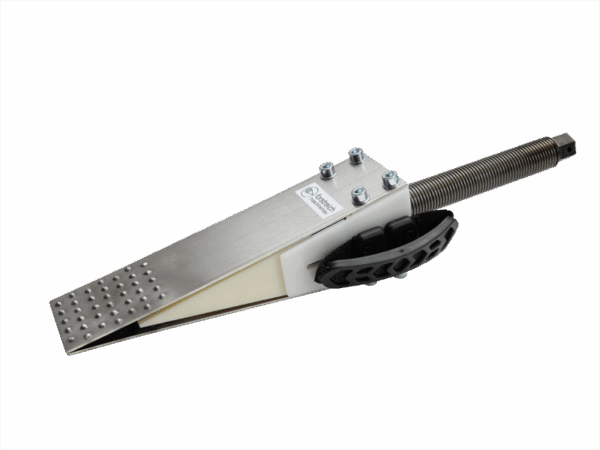 Výkonný mechanický kálací klin Forstreich TR 30-AQ s nosnosťou 25 ton.