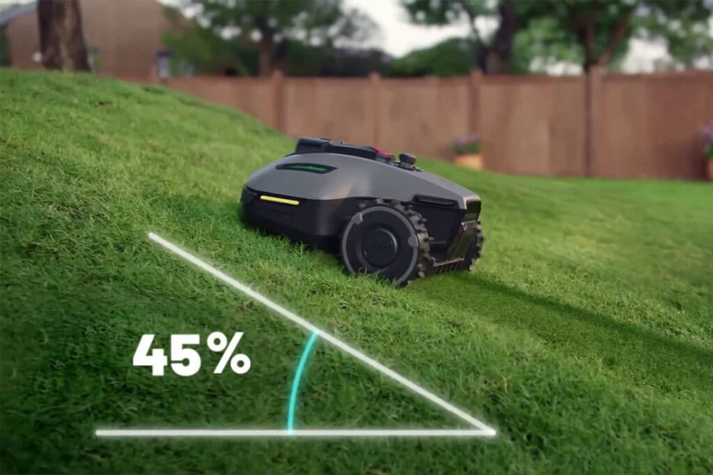 Model YUKA mini 800 s pohonom zadných kolies zvládne záhradné svahy so sklonom do 45 % (24°) a prekonáva nerovnosti trávnika do 35 mm.