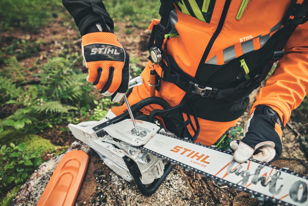 je poháňaná výkonným motorom STIHL 2-MIX , ktorý je úsporný a účinný.