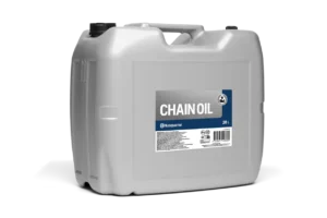 Dvadsaťlitrový kanister s celoročným reťazovým olejom Husqvarna.