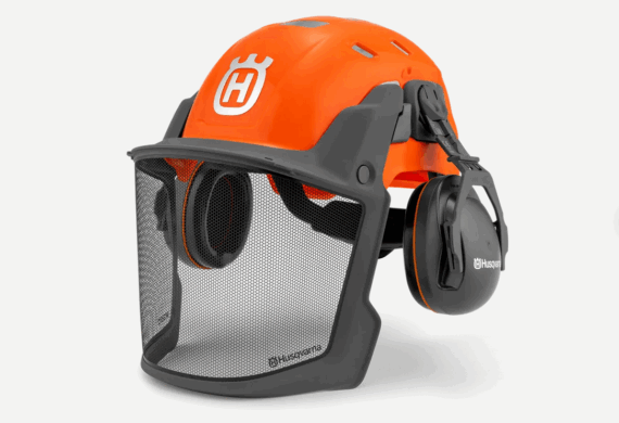 Oranžová pilčícka prilba Husqvarna Technical s ochranou zátylku a reflexnými prvkami.