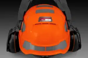 Horný pohľad na ventilačný systém so sieťkou a reflexné plochy pre maximálnu viditeľnosť v lese.