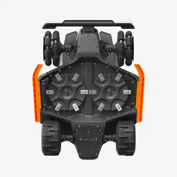 Podvozok robotickej kosačky Mammotion LUBA 3 AWD 3000 s duálnymi žacími diskami.