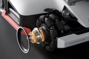 Detail výkonného motora v kolese Mammotion LUBA 3 AWD 3000