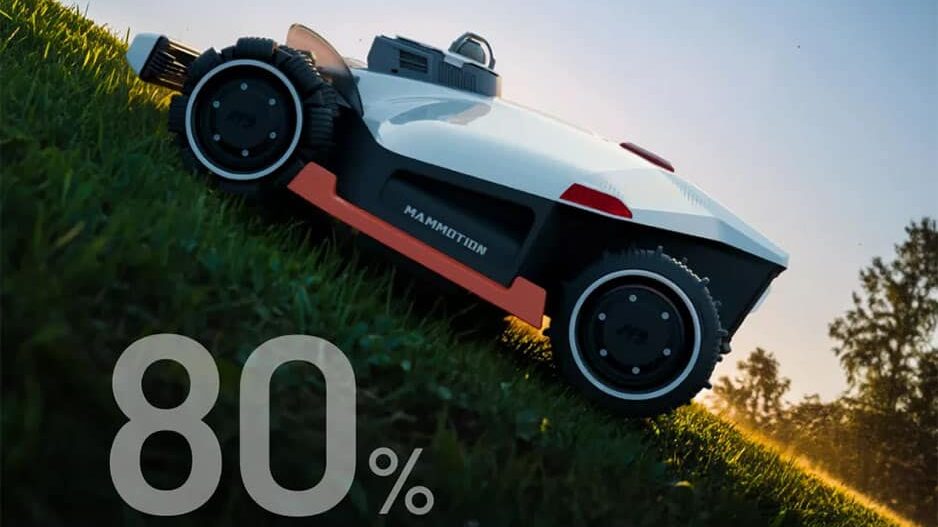 Robotická kosačka LUBA 3 AWD 1500 s pohonom 4x4 pri kosení strmého svahu