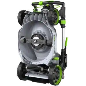 Vertikálne skladovanie aku kosačky EGO.