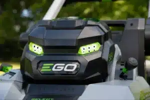Aku kosačka EGO 55cm s pojazdom predné LED svetlá.